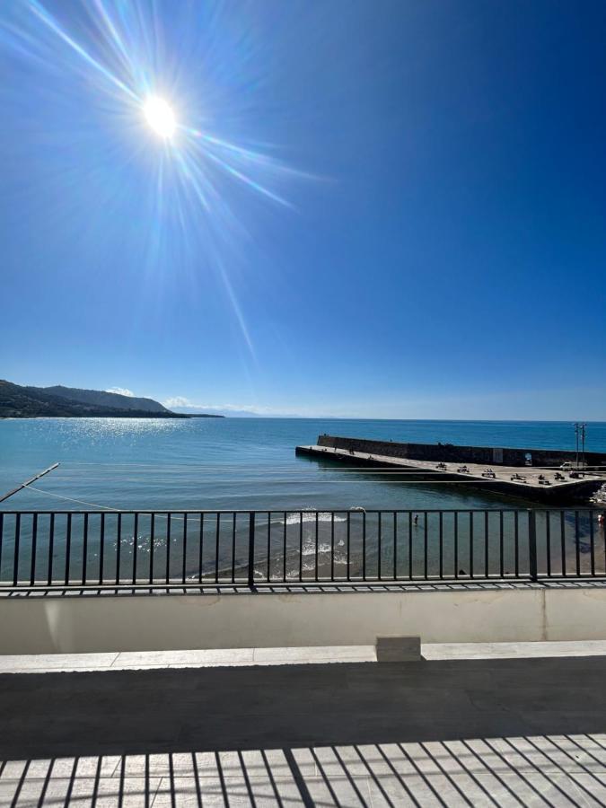 مبيت وإفطار تْشيفالو Casa Marina, La Terrazza Sul Mare المظهر الخارجي الصورة