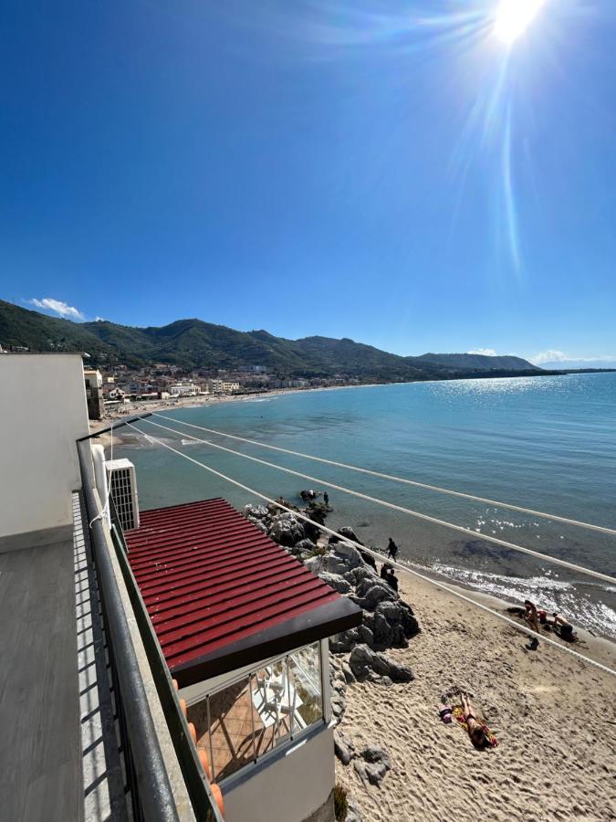 مبيت وإفطار تْشيفالو Casa Marina, La Terrazza Sul Mare المظهر الخارجي الصورة